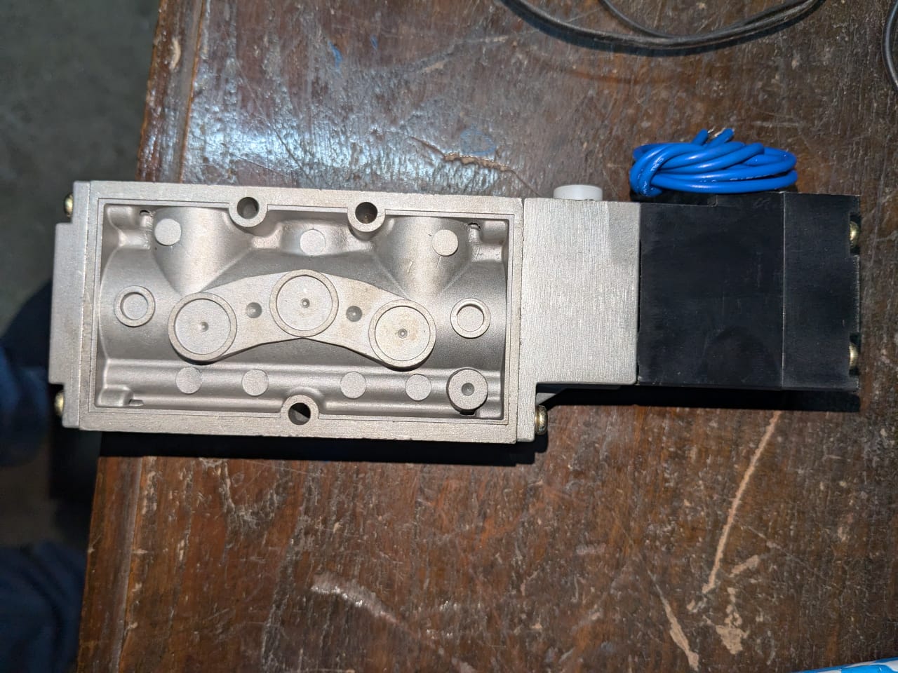 CKD 4F310-E pneumatic 4-way valve