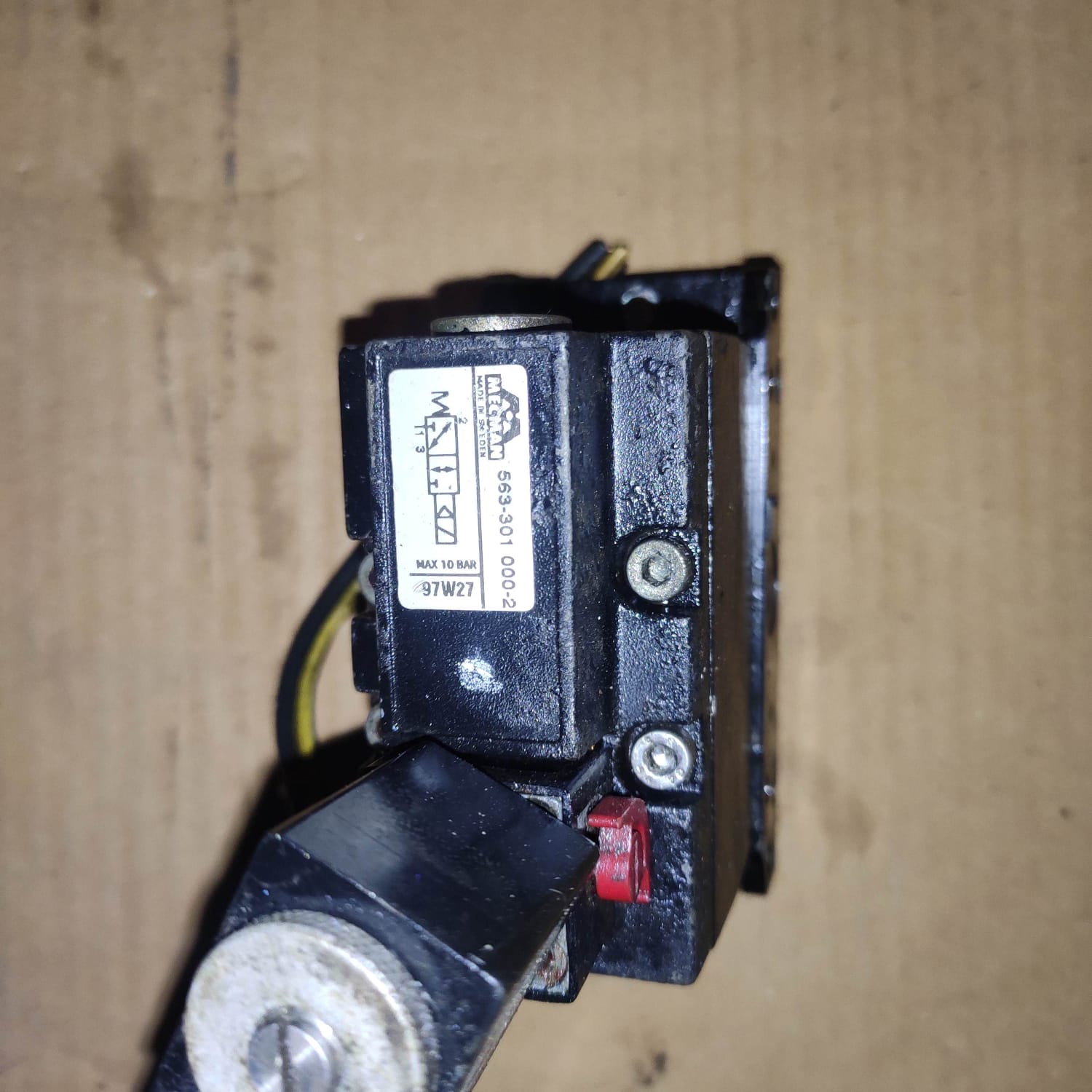 Pneumatic Roller Lever Valve