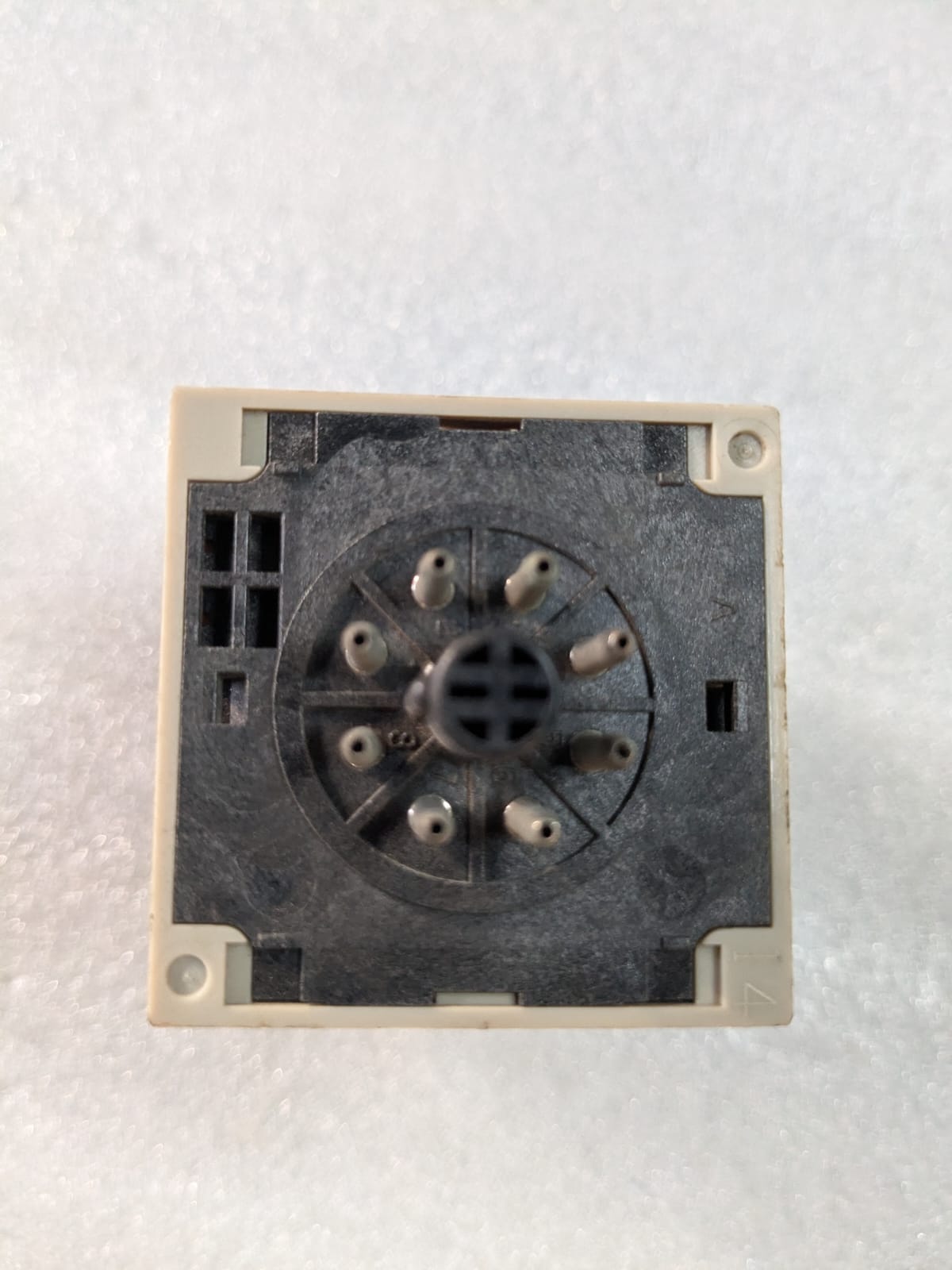 Omron H3CR-A8E Timer